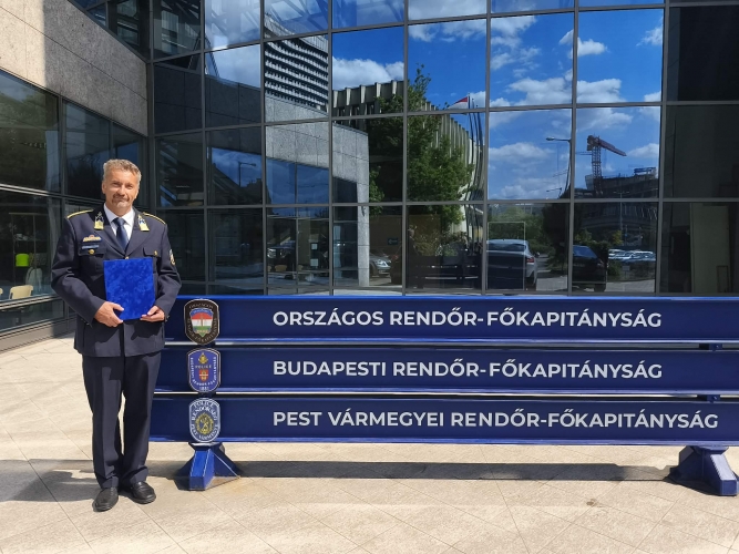 kép