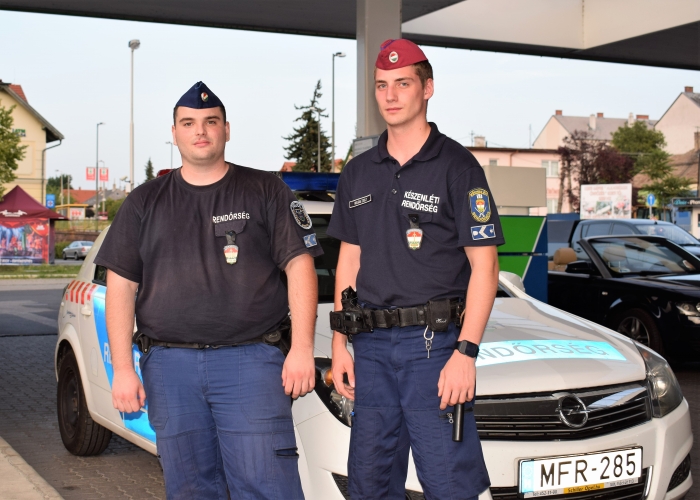 életmentő rendőrök