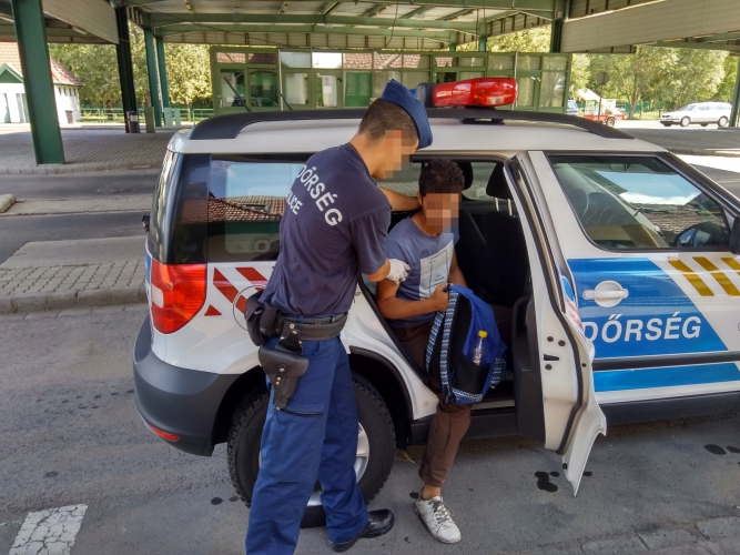 határsértők elfogása Battonyán 2017.08.08.