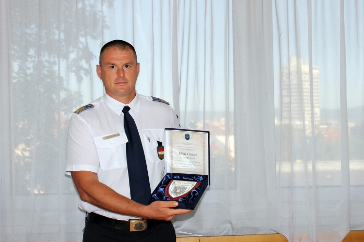 emlékplakettben részesült