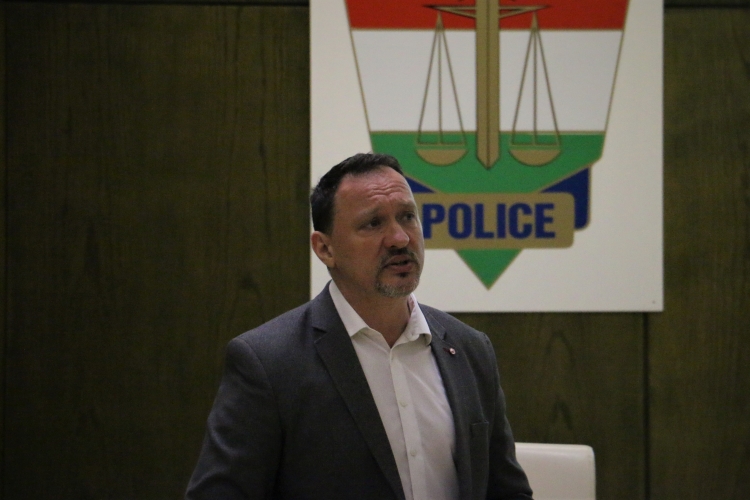 Kitanics Márk, igazságügyi pszichológus szakértő Különleges bánásmód? - a büntetőeljárás az áldozat szemszögéből című előadásában a kiskorúak, időskorúak, fogyatékkal élők valamint a szexuális bűncselekmények áldozatainak pszichológiai jellemzőiről, az eljárás során tanúsított empátia és az áldozati jogok érvényesülésének fontosságáról beszélt.