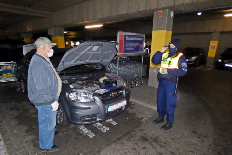 látni és látszani