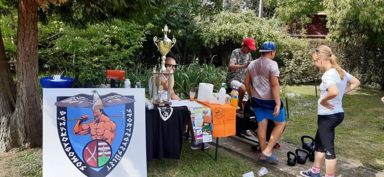 Somogyország Sportegyesület tagjai reggeli tornát tartottak a résztvevőknek, majd az alakformálással, az edzőtermi edzéssel, „beach bodyval”, diétával, izomnöveléssel, táplálkozással, táplálékkiegészítéssel kapcsolatban kérdezhettek az érdeklődők.