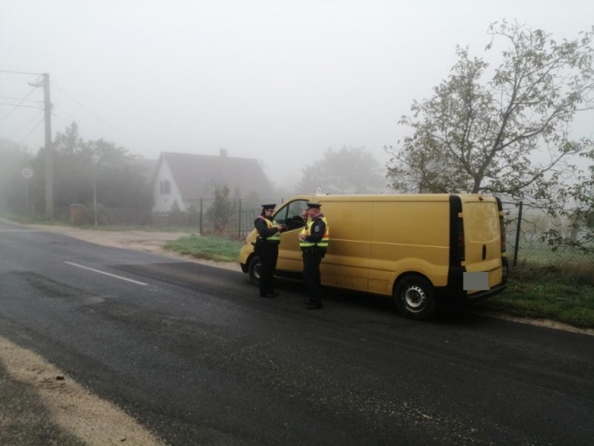 látni és látszani akció