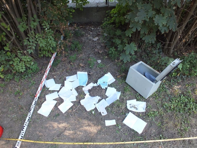 Idősotthonokból loptak pénzt - Békés MRFK