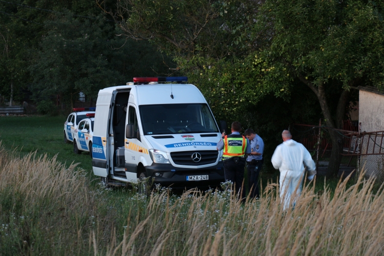 Életveszélyesen bántalmazta