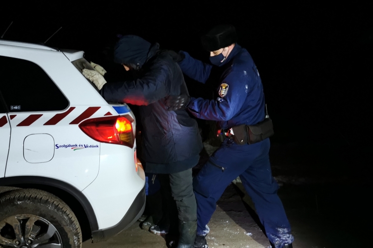 líbiai határsértők Lőkösháza külterületén 20210213