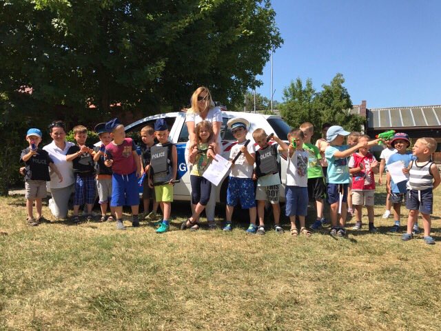 A rendőrséggel ismerkedtek