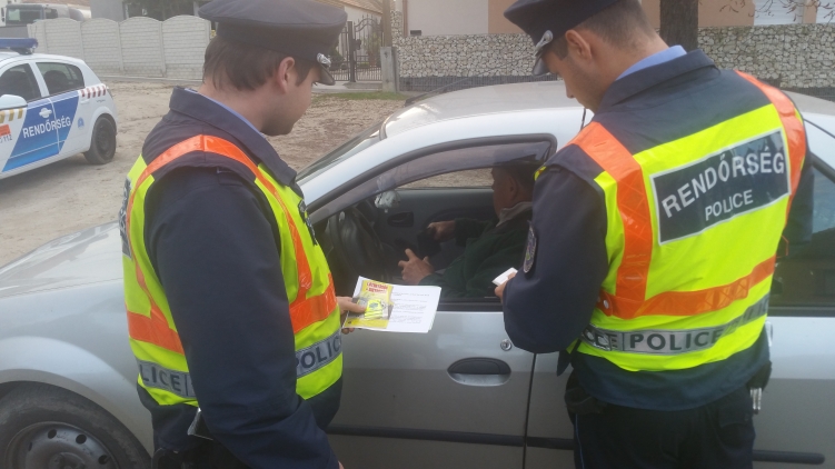 látni és látszani