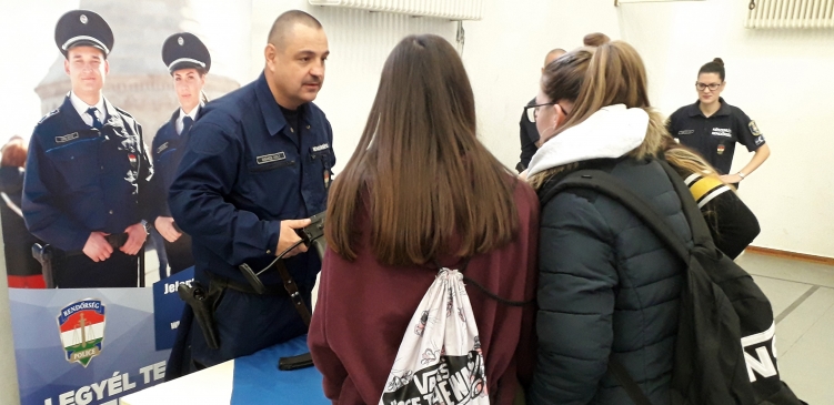 legyél te is rendőr