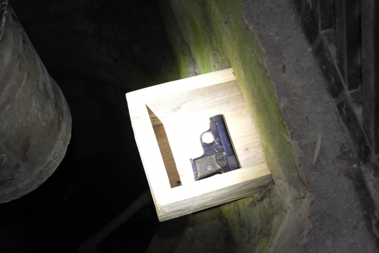 Emb_öl_Ásványráró_1