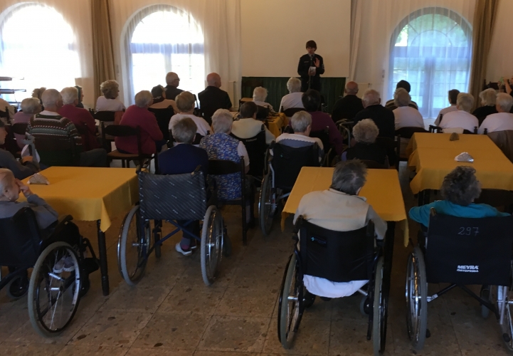 időseknek előadás